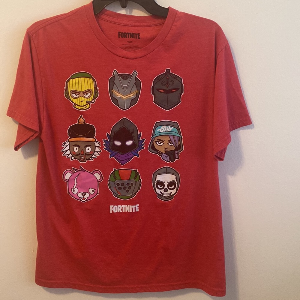 🔥 Boys Red Fortnite video game characters Tee Shirt XL